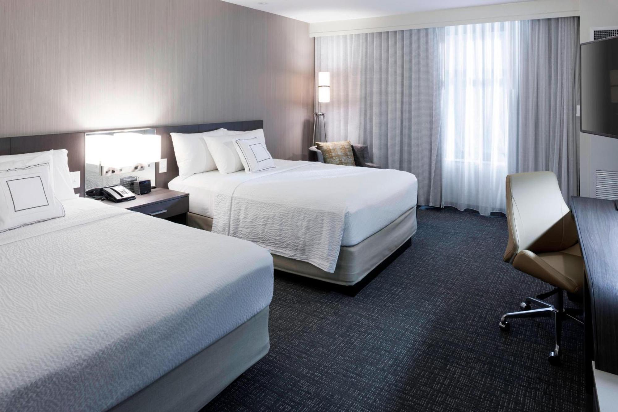 Courtyard By Marriott Richmond Downtown Hotel Exterior photo